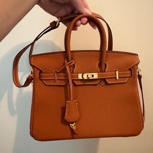 Elegant Tan Leather Handbag